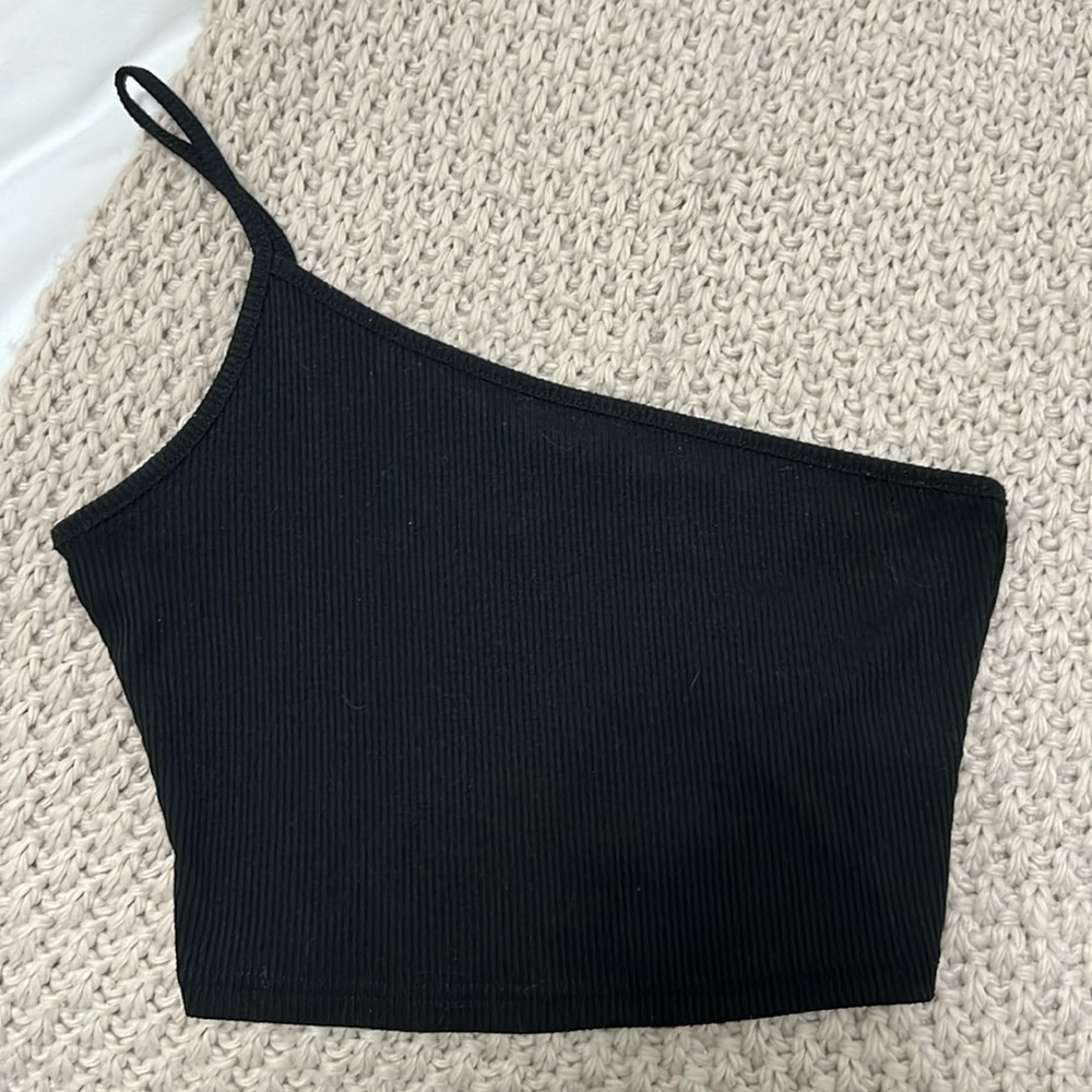 One shoulder crop top
